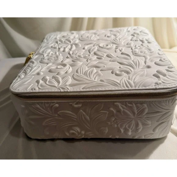 NIB Estee Lauder Re-Nutriv White Embossed Floral Luxury Vanity Case Cosmetic Bag - Picture 4 of 7